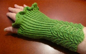 Adaptation by Vicki Elster of the HeartStrings Filigree Lace Mitts pattern