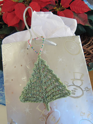 Bitty Beady Christmas Tree gift bag decoration