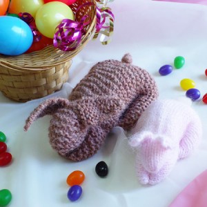 Chocolate bunny in garter stitch