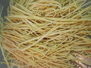 The dried, fresh spaghetti pasta